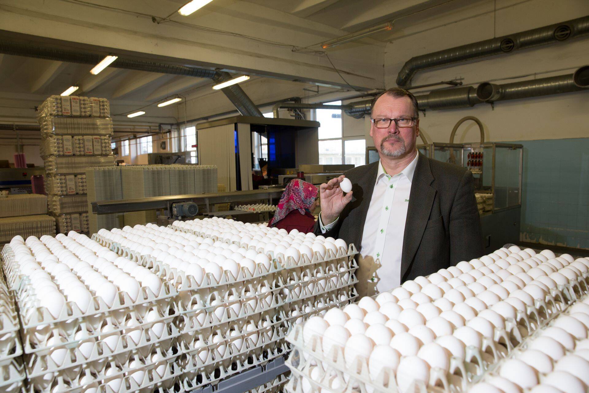 Eggo kabamärgi all mune müüva DAVA Foodsi juht Juha-Pekka Takku tootmiskompleksis Lool.
