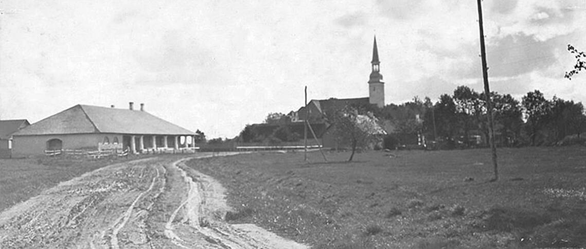 Трактир около церкви в Симуна, управляя которым, молодой Карл Кадак сколотил приличный капитал. Сам он всегда с благодарностью вспоминал свое первое торговое место. Когда он позже штрафовал кого-то из работников на своих предприятиях, то приказывал пожертвовать штраф церкви Симуна.