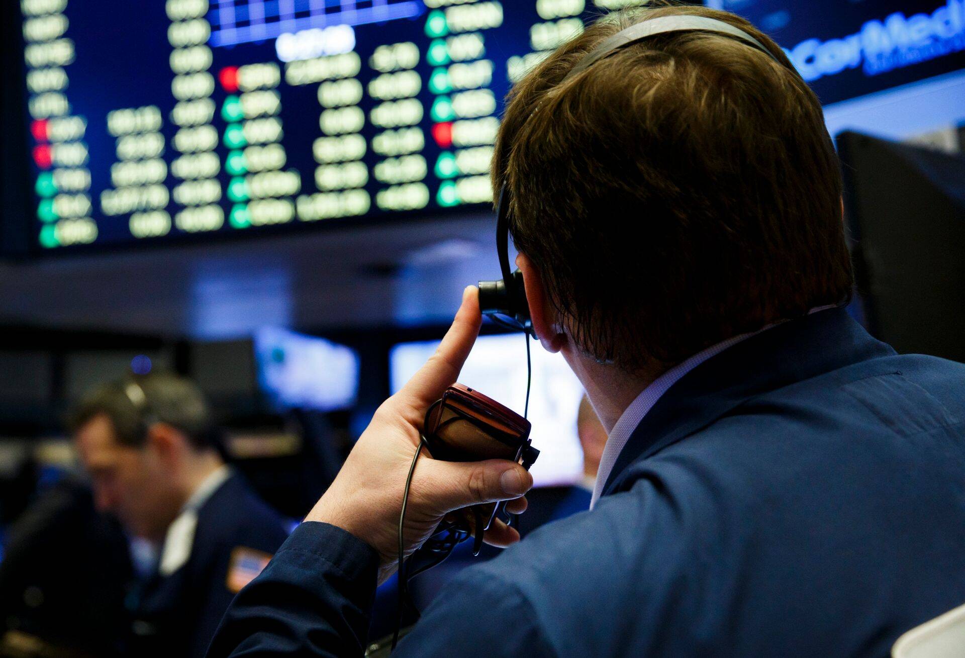 Maailma enimjälgitud indeksite hulka kuuluvad näiteks USA suurettevõtete aktsiahindade liikumist järgiv S&P 500 indeks ja Dow Jones Industrial Average nimeline turuindeks.