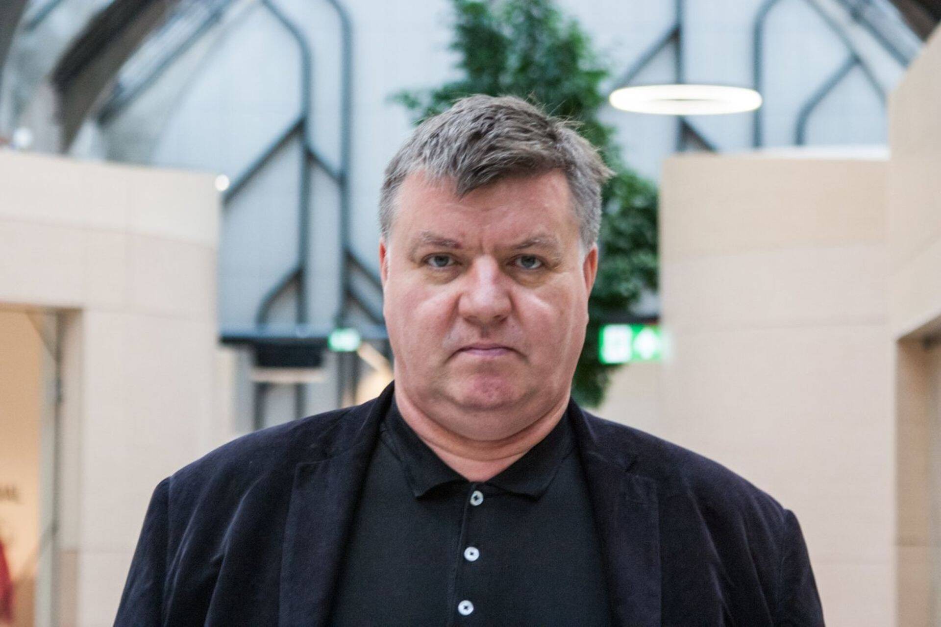 Esimeses "Teabevara tunni" saates tuli muu hulgas juttu lao märgistamisest, uuenduslikest lahendustest ja sellest, kuidas aitavad robotid laotööd ohutumaks teha. Külas oli Willenbrock Baltic OÜ ohutustoodete projektijuht Fred Märtsoo.