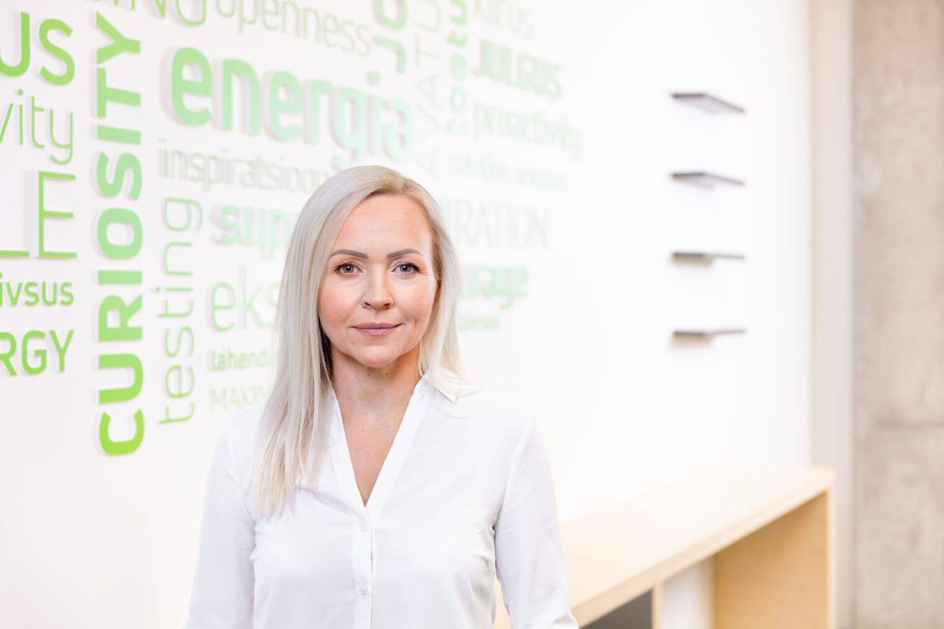 Eesti Energia maateenuste valdkonnajuht Kristi Vaks tegeleb kasutusõiguste seadmisega igapäevaselt. Foto: Eesti Energia