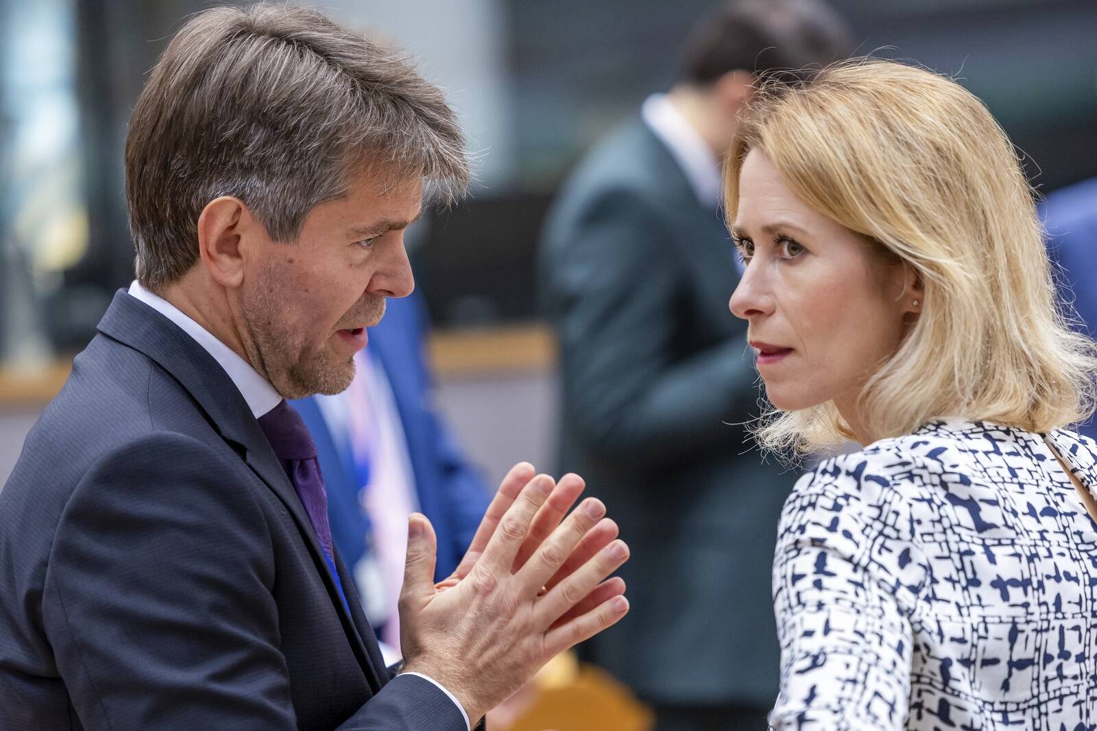 Kaja Kallas pidi sanktsioonipaketi läbisurumiseks saama lõpuks jagu ka slovakkidest. Ka Slovakkia Euroopa-ministri Marek Eštoki (vasakul) ponnistused ei kandnud lõpuks vilja.