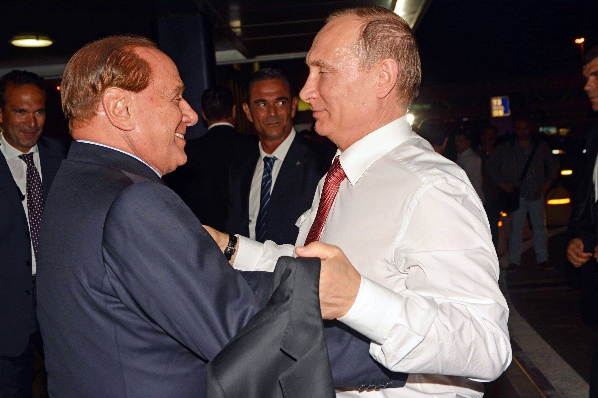Vladimir Putin ja Silvio Berlusconi kohtusid 11. juunil põgusalt ka Itaalias, enne Putini äralendu.