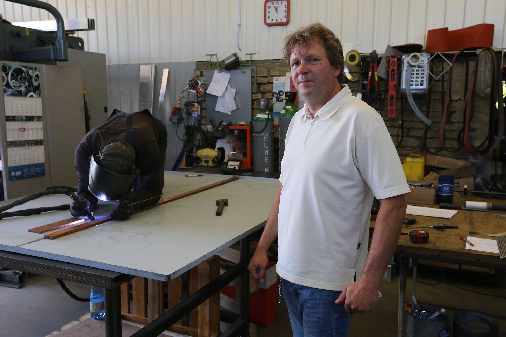 Harjumaal Kuusalu vallas Kolgaküla külas Toomanni talus metallist tooteid valmistava OÜ Tuulmet Holding omanik ja tegevjuht Andrus Tuuletare.