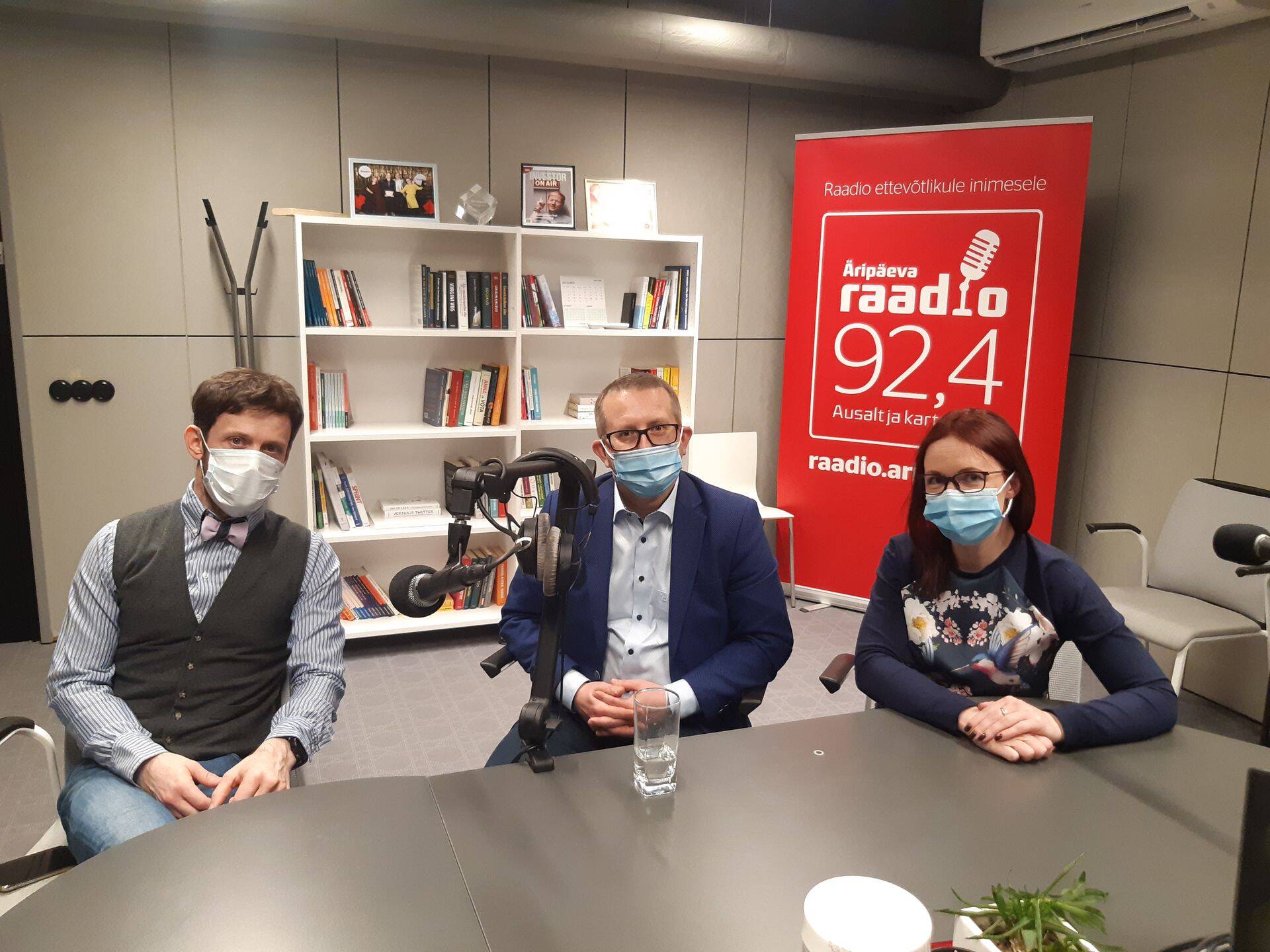 Vasakul kohtutäitur Risto Sepp, keskel vandeadvokaat Ain Kalme ja paremal vandeadvokaat Anna Liiv.