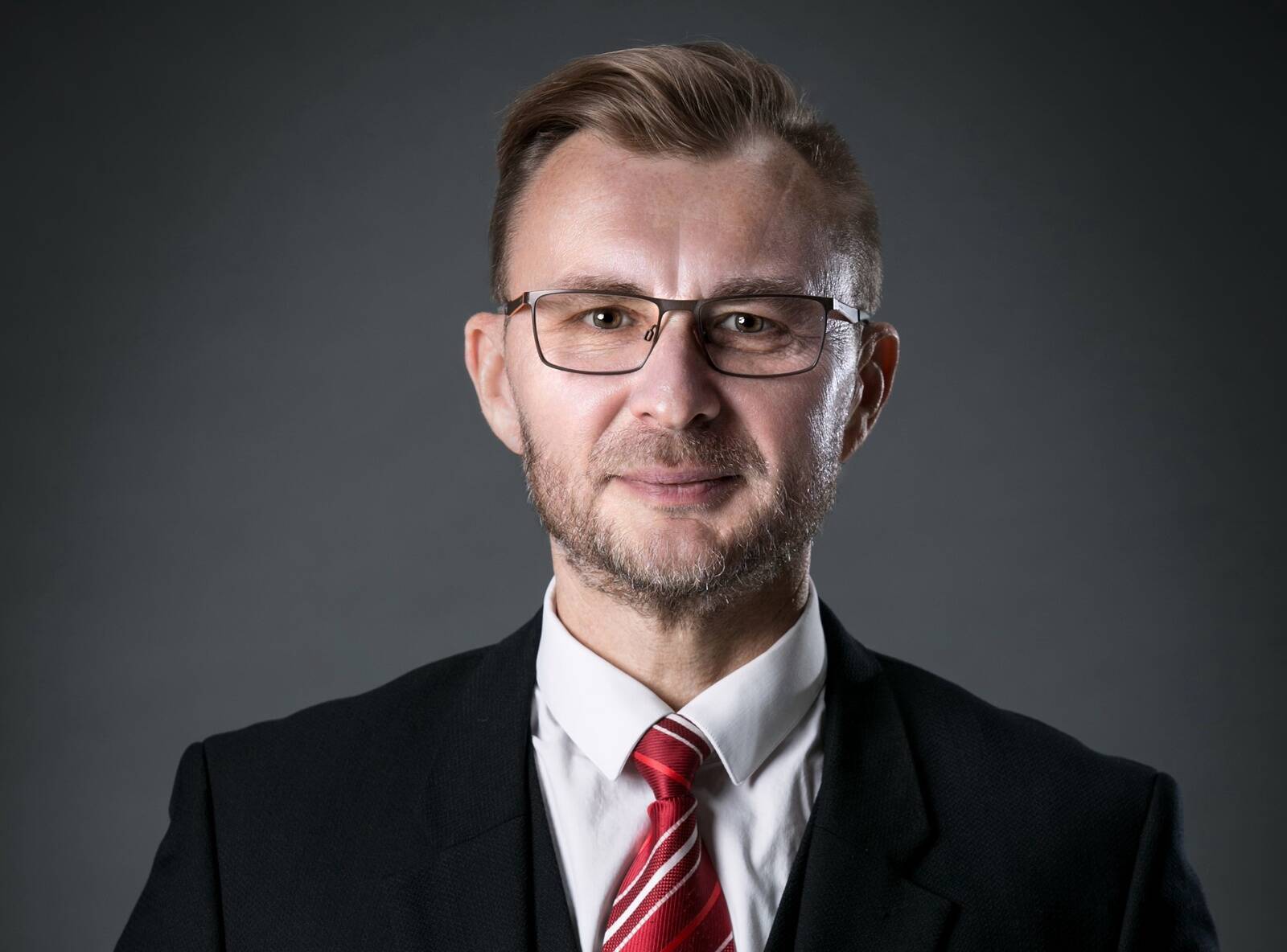 Присяжный адвокат, партнер Sadekov Advokaadibüroo Владимир Садеков.