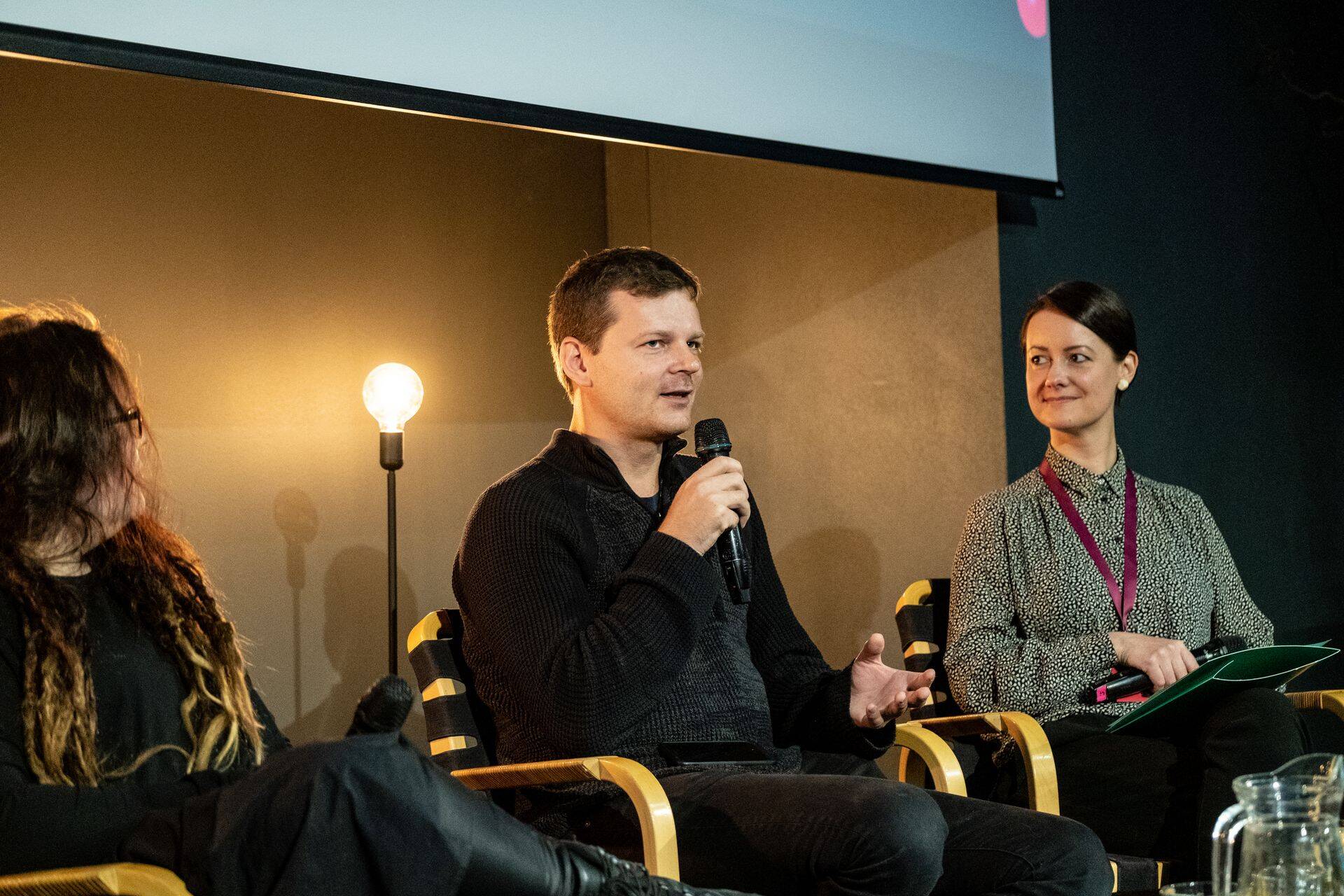 Keith Siilats sattus skandaalseima muusikafestivali Fyre festival korraldamise juurde, mis lõpuks ei toimunudki, kuigi inimesed olid ostnud piletid ja Bahama saartele kohale läinud.