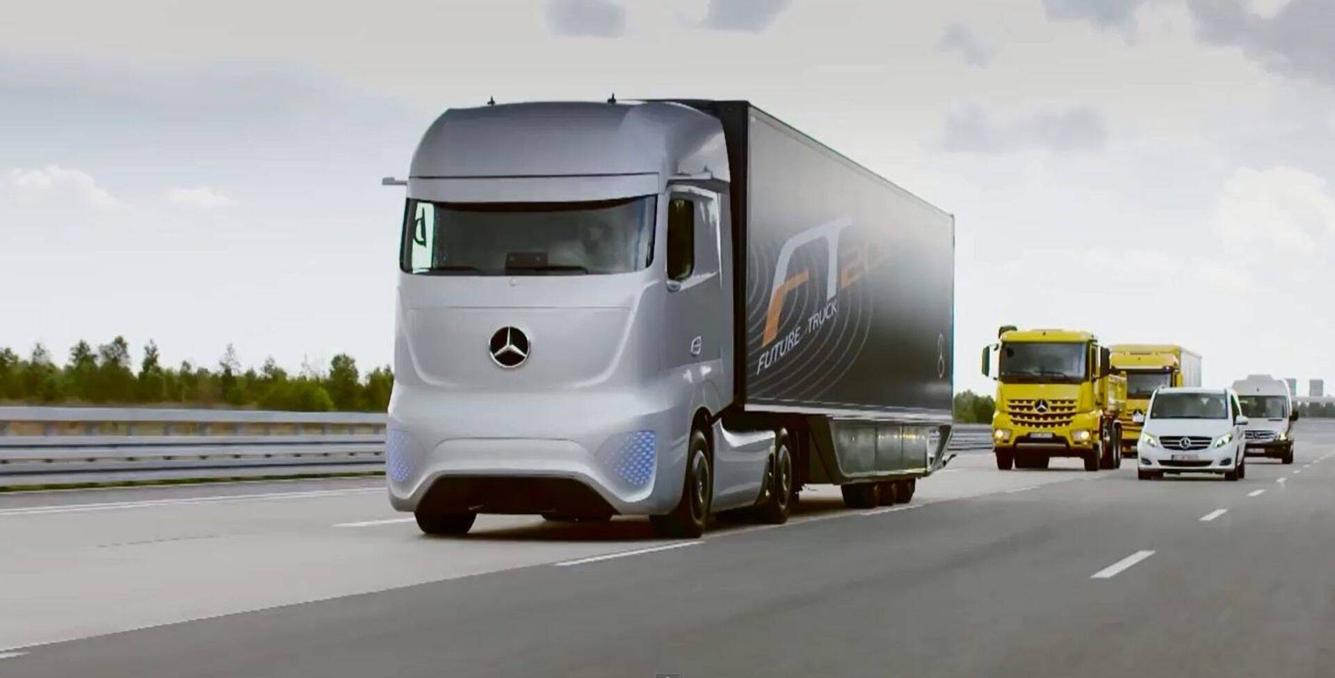 Mercedes on isesõitvat kaubaveokit testinud juba avalikul kiirteel.