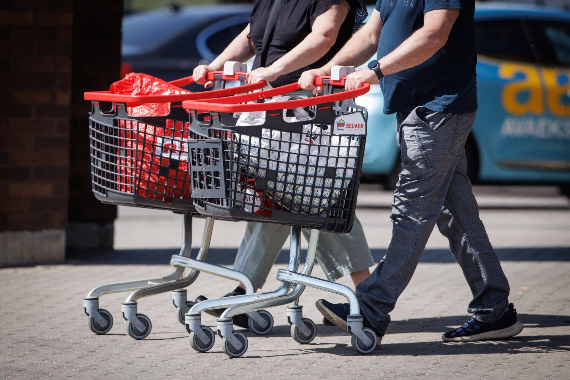 Больше всего подорожали продукты питания.