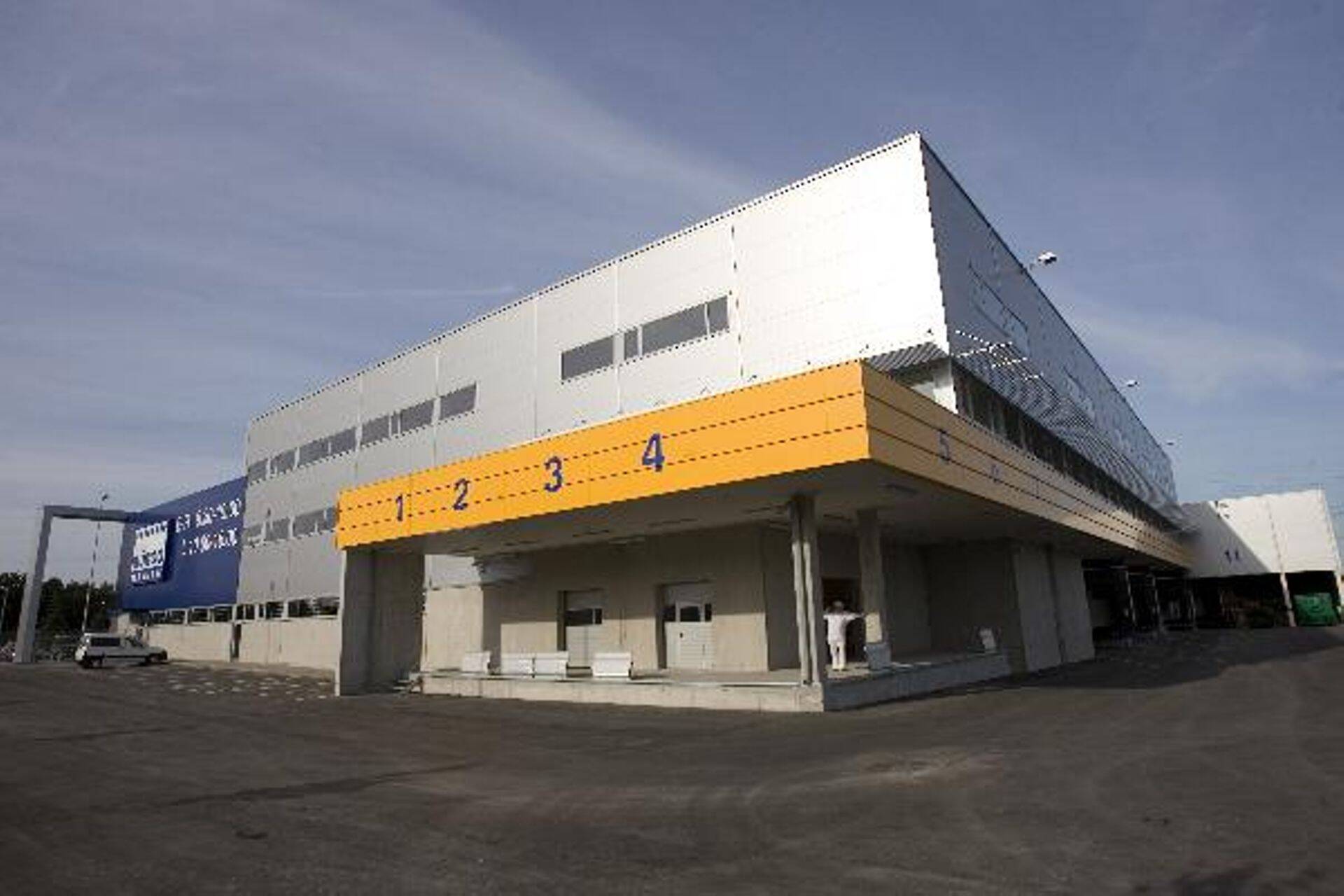 Büroomaailma logistikakeskuse juurdeehitus lisas olemasolevale 7000 ruutmeetrit pinda. Investeeringu suurus 47 mln krooni.