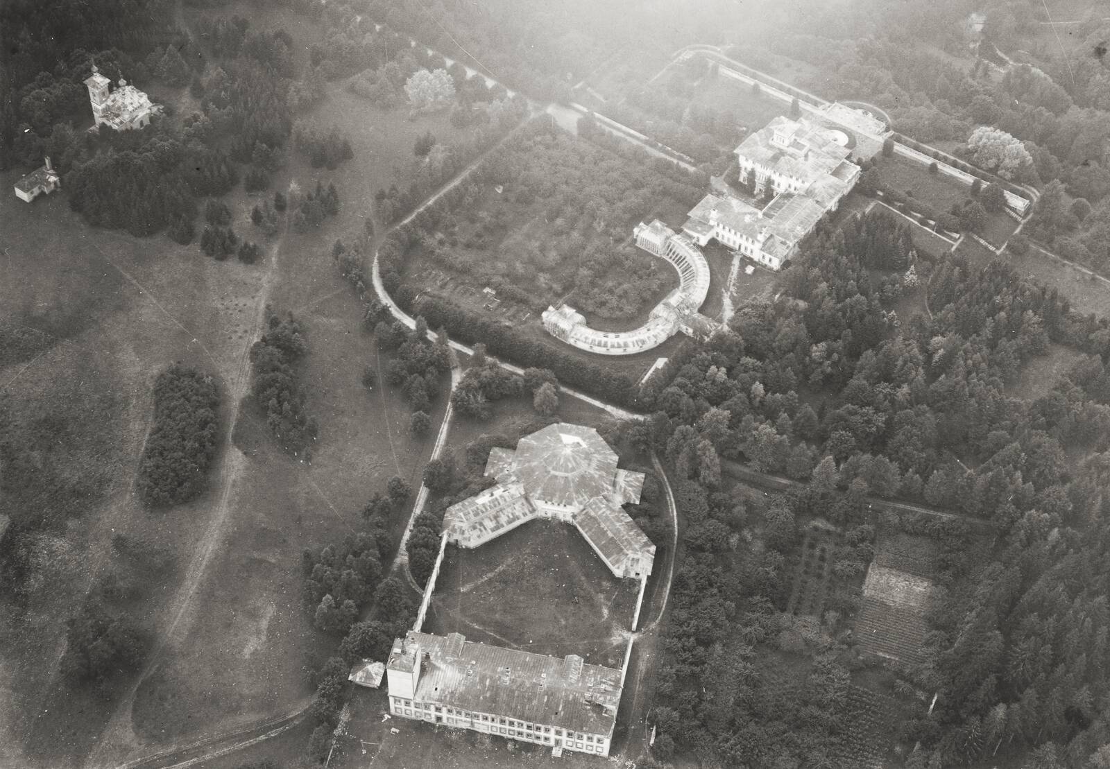 Oru loss kõrvalhoonetega linnulennult aastatel 1924–1929.