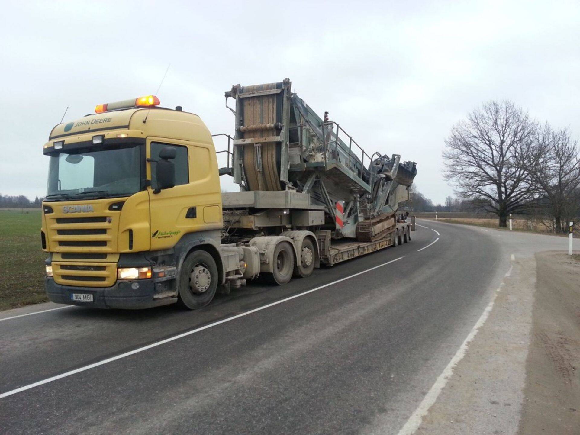 Treiler, mis Saaremaale sõites hätta sattus.