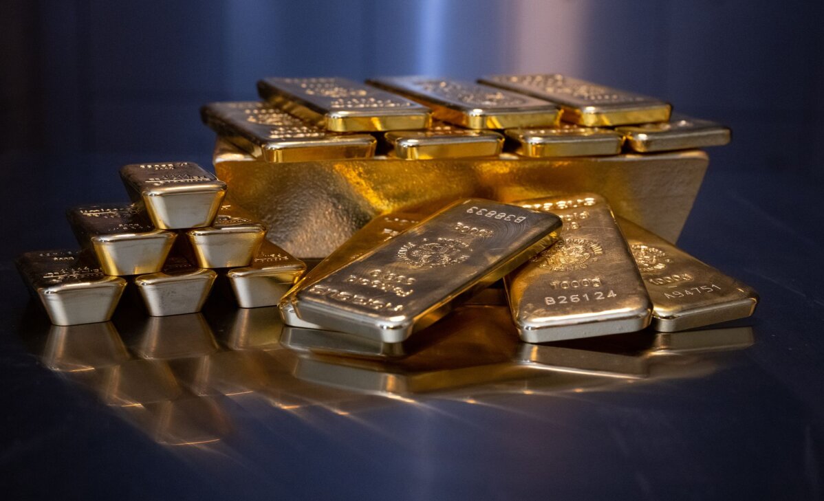 Gold Price Skyrockets to All-Time High Amidst Political and Economic Factors