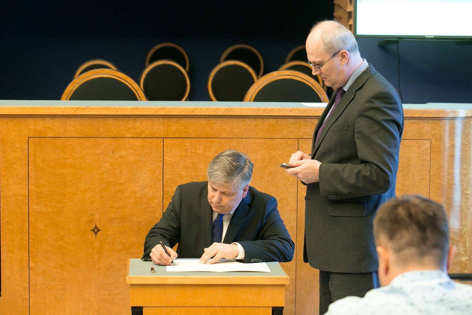 Uus keskkonnaminister andis ametivande