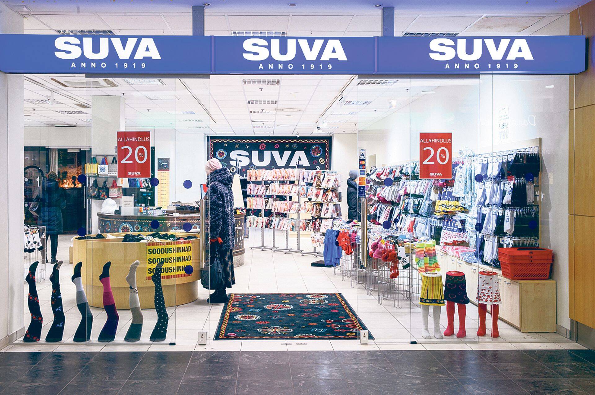 Eesti kapitalil põhineva Suva soki- ja sukavabriku müügisalong.