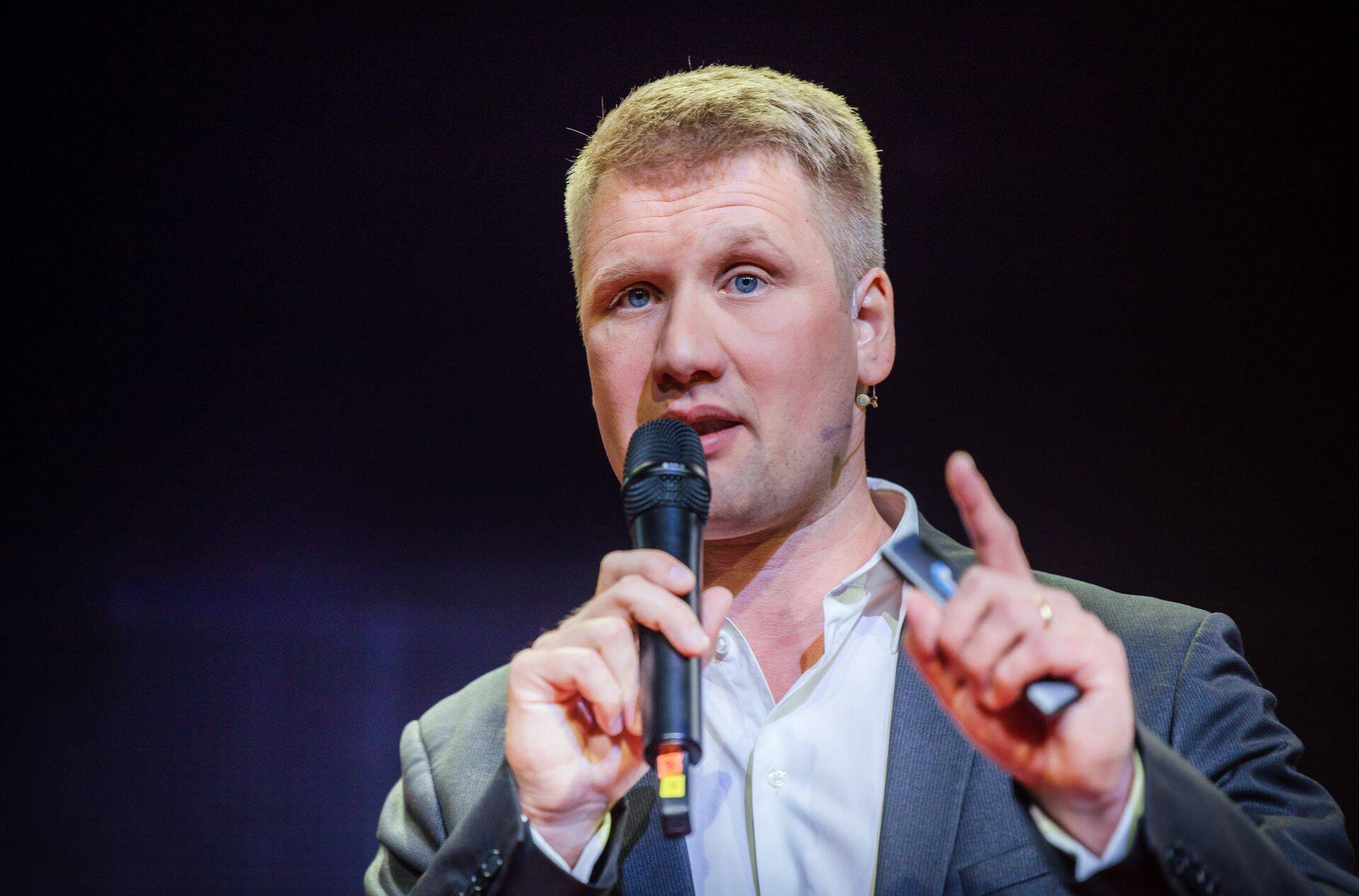 Кристьян Лийвамяги считает, что в краткосрочной перспективе новость об уходе долгосрочного руководителя LHV может привести к падению стоимости акций, но в долгосрочной перспективе акция останется стабильной.