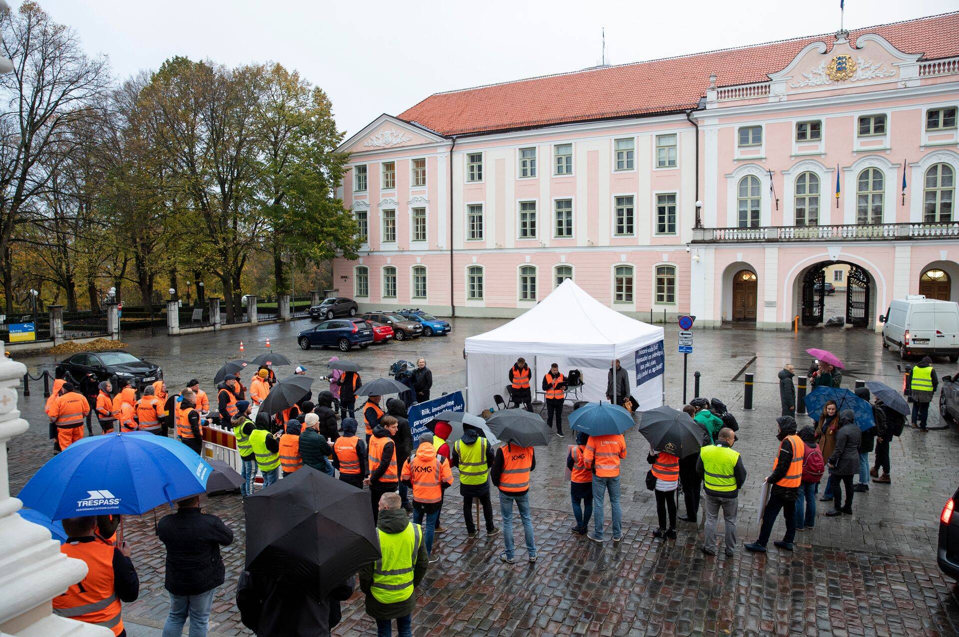 Taristuehituse Liit (ESTEL) korraldas 2022. aastal Toompeal Riigikogu hoone ees meeleavalduse, juhtimaks tähelepanu teedevõrgu säilitamise ja arendamise süveneva alarahastuse ränkadele pikaajalistele tagajärgedele.