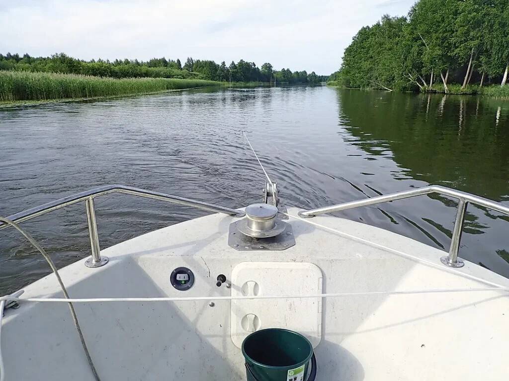 Maimutraali vedamine Emajõel.