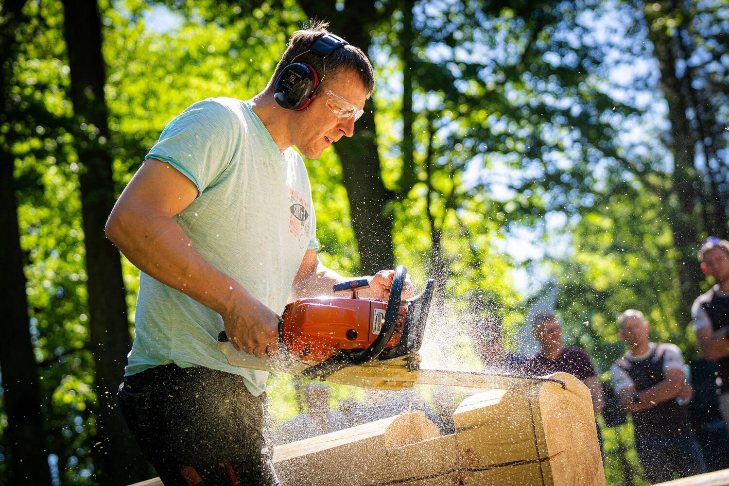 Palkmajaehitajate meister Madis Jaaska võistlushoos.