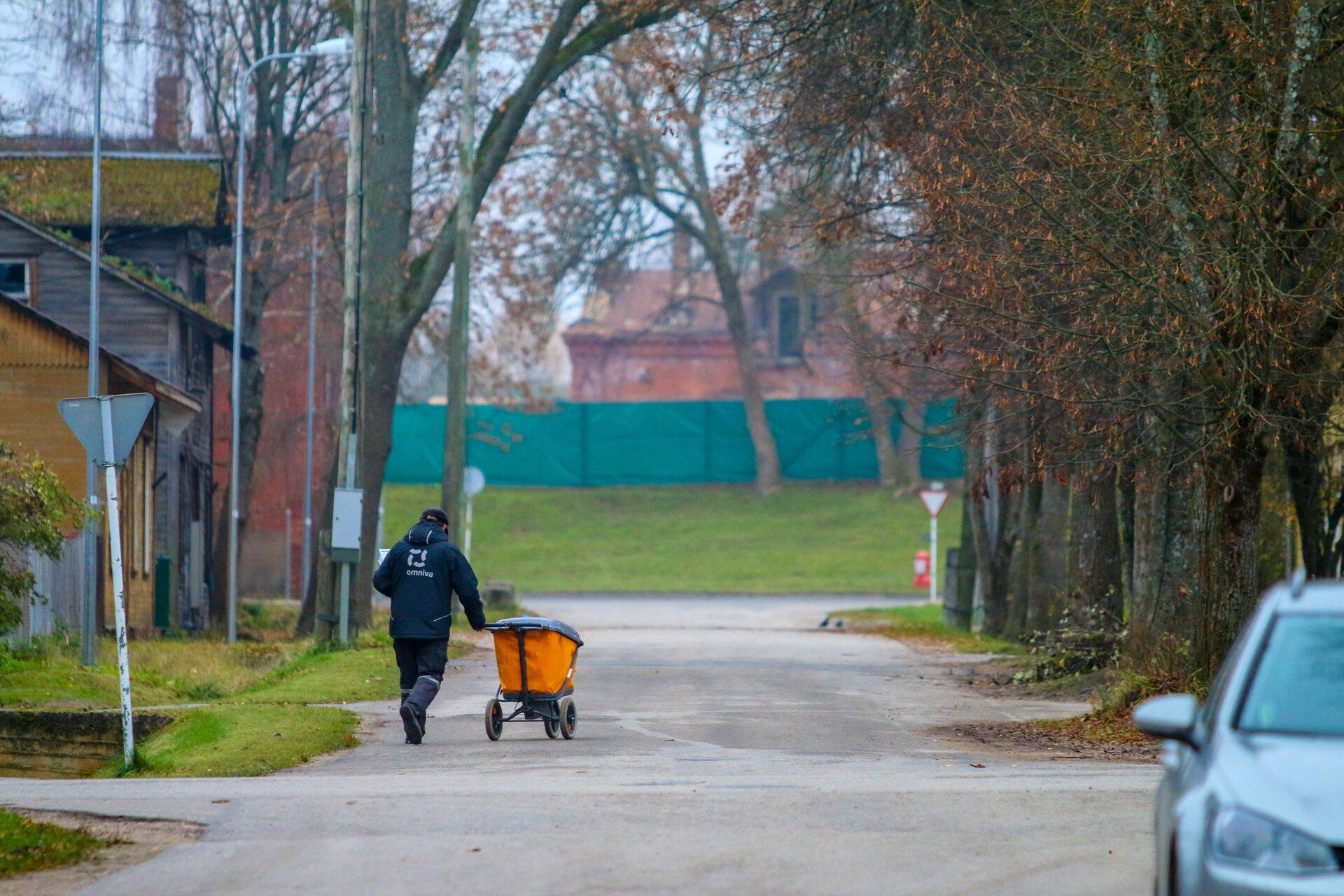 Eesti Posti postiljon.