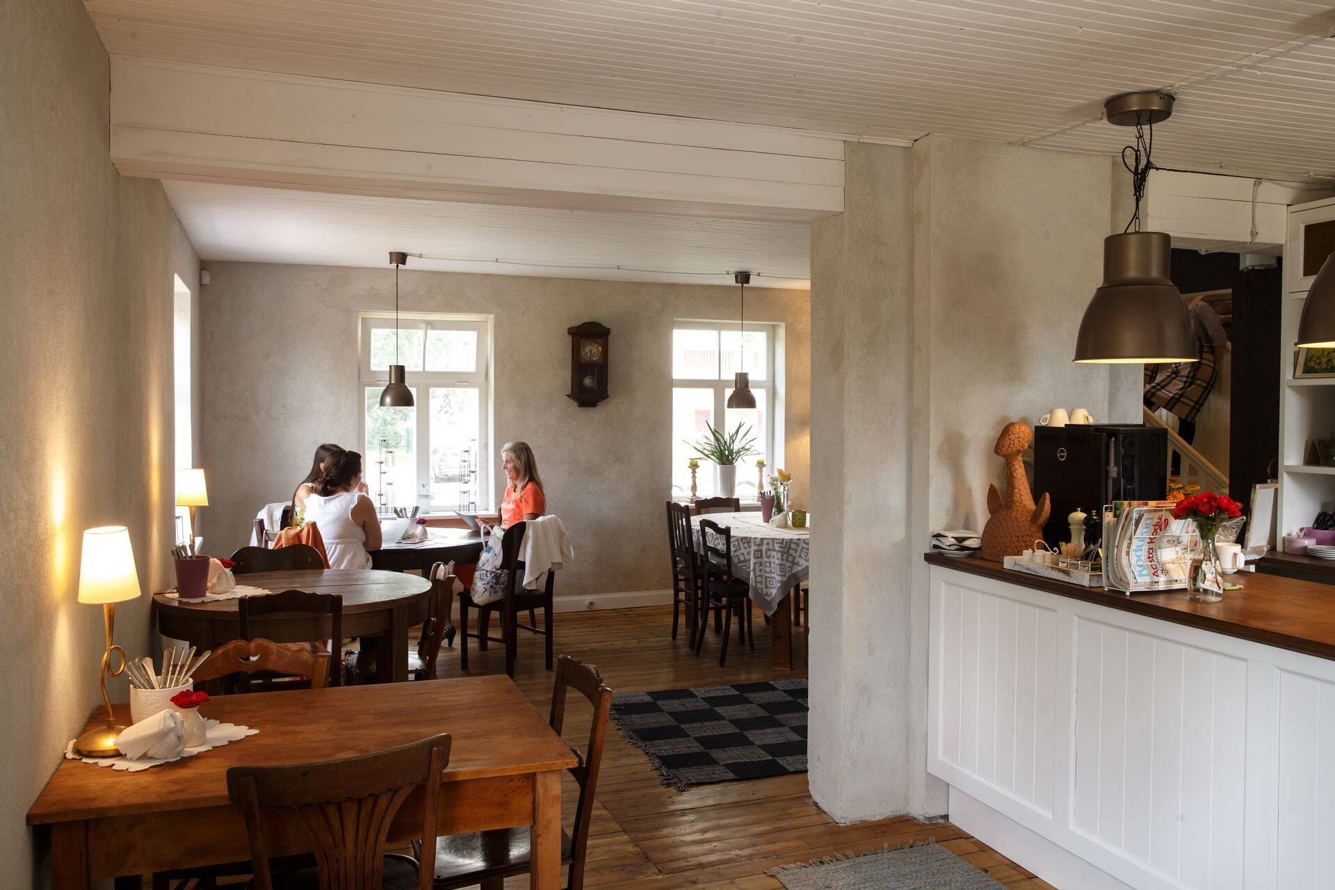 Sarnaselt mitmele äärelinna restoranile on ka Linnuküla restos tegu renoveeritud eramuga.