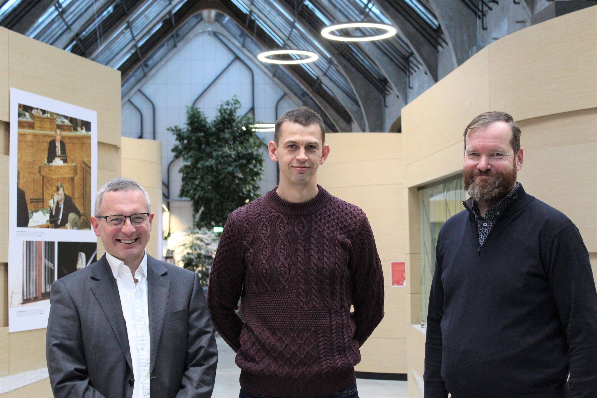 Eesti Energia juhatuse liige Margus Vals, Go Groupi juht Jüri Etverk ja Alexela juht Marti Hääl on vesinikbusside usku.