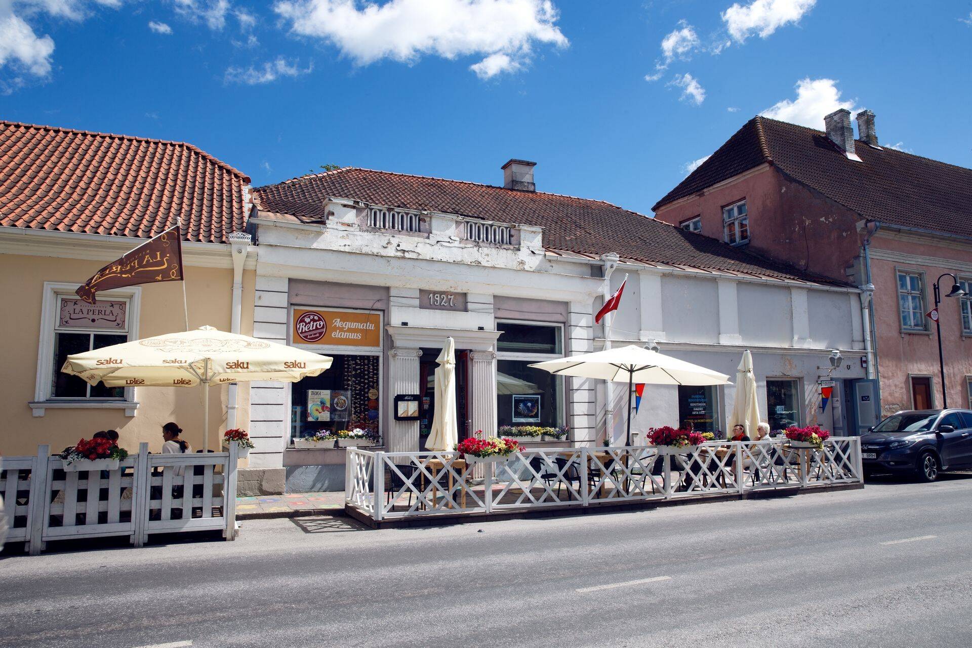 Retromäng hakkab peale juba maja ees.