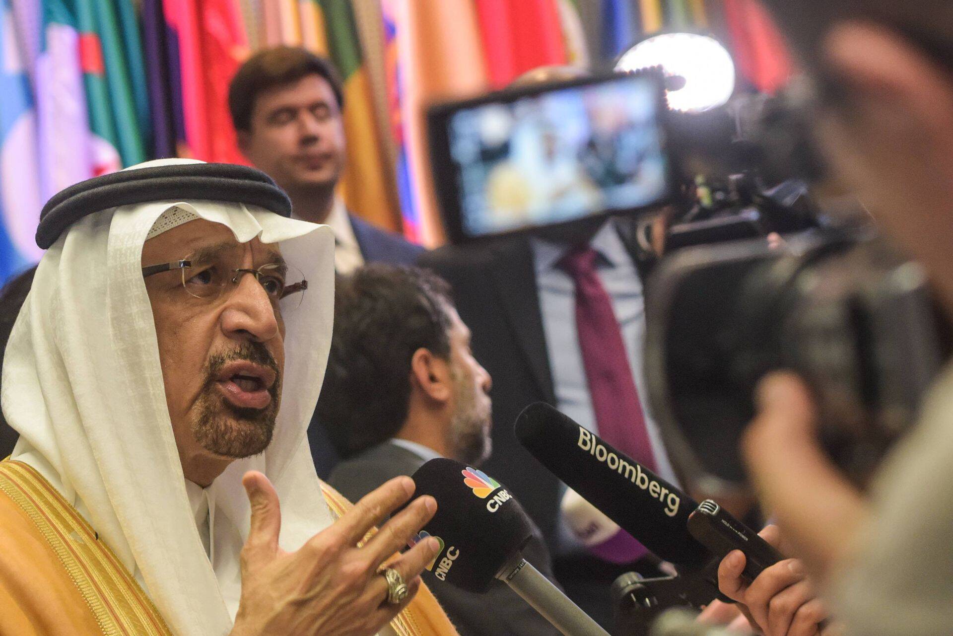 Saudi Araabia energiaminister Khalid al-Falih teisipäeval Viinis ajakirjanike ees.