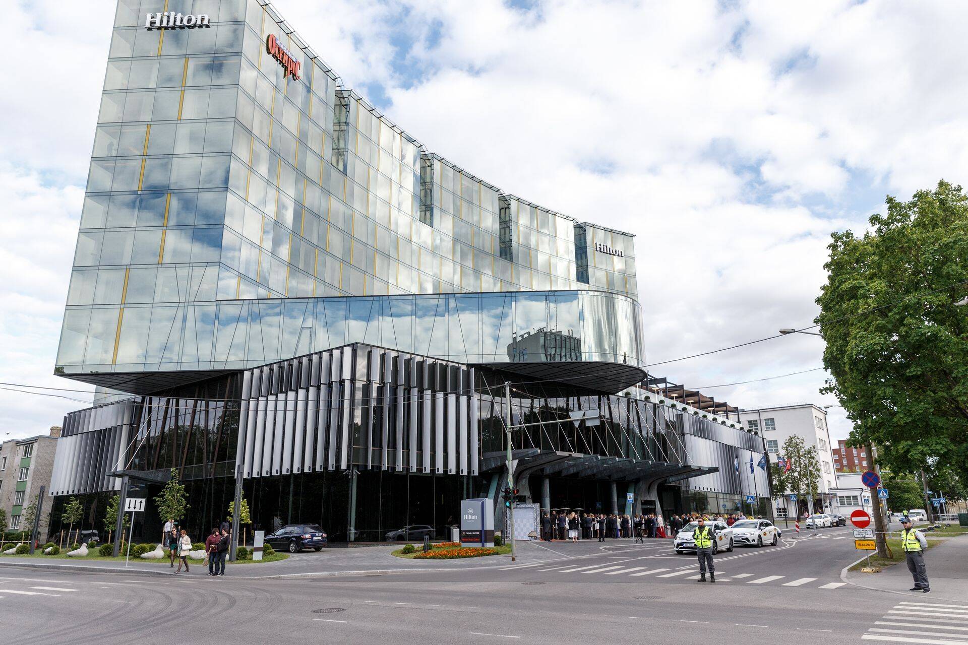 Hiltoni hotellihoone Tallinnas müüdi kinnisvarafondile maha.