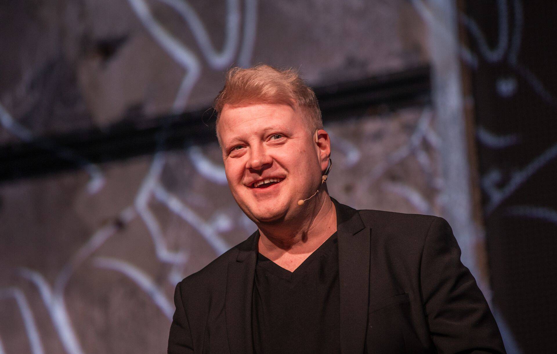 Noorena tahtsin ma tegelikult saada võidusõitjaks ja mitte tegeleda sellise tiluliluga, aga siin ma nüüd olen, rääkis edukas poplugude looja Sven Lõhmus Gaselli Kongressil.