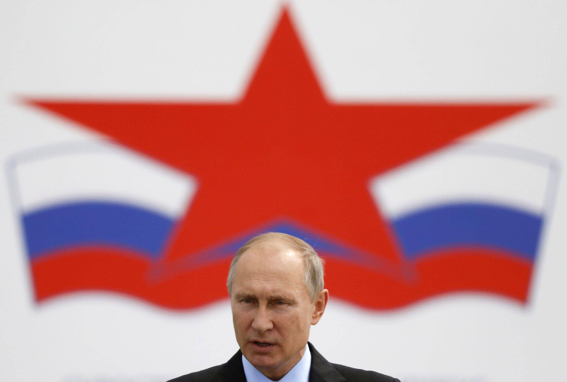 Президент РФ Владимир Путин посетил судостроительный комплекс «Звезда» в городе Большой Камень. 8 сентября 2017 года.