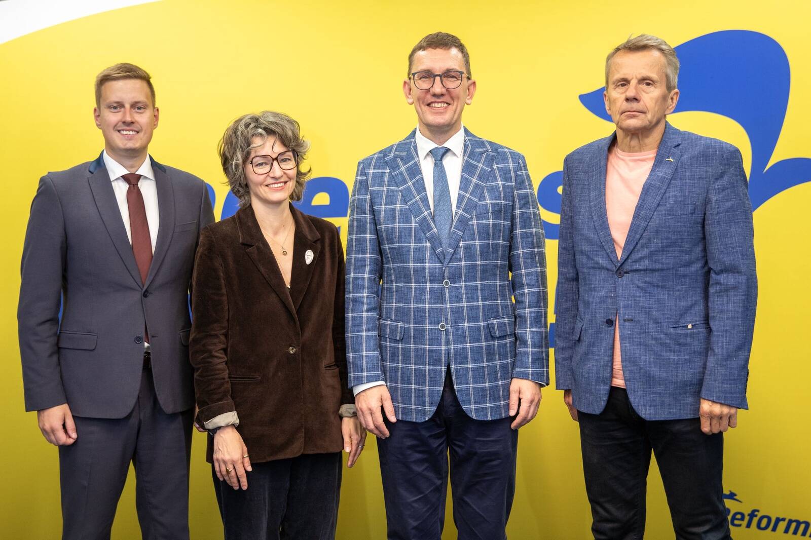 Reformierakonna uued ministrikandidaadid (vasakult): majandus- ja tööstusministri kandidaat Erkki Keldo, kliimaministri kandidaat Yoko Alenderi, peaministri kandidaat Kristen Michal ning rahandusministri kandidaat Jürgen Ligi.
