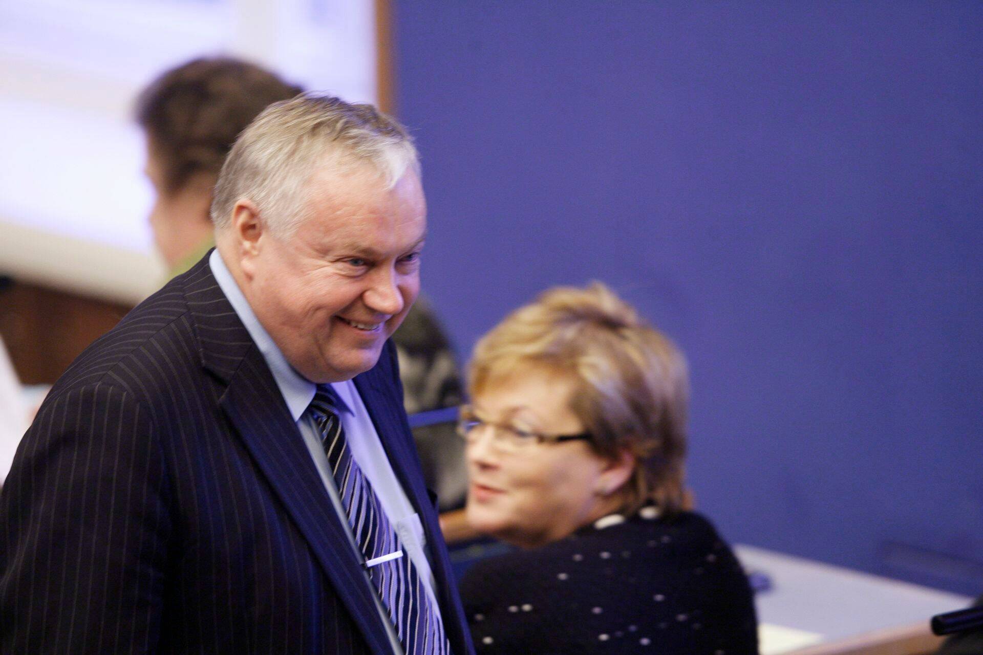 Villu Reiljan ja Ester Tuiksoo pidid oma teenetemärkidest loobuma, kuid Reiljan pole neid senini tagastanud.