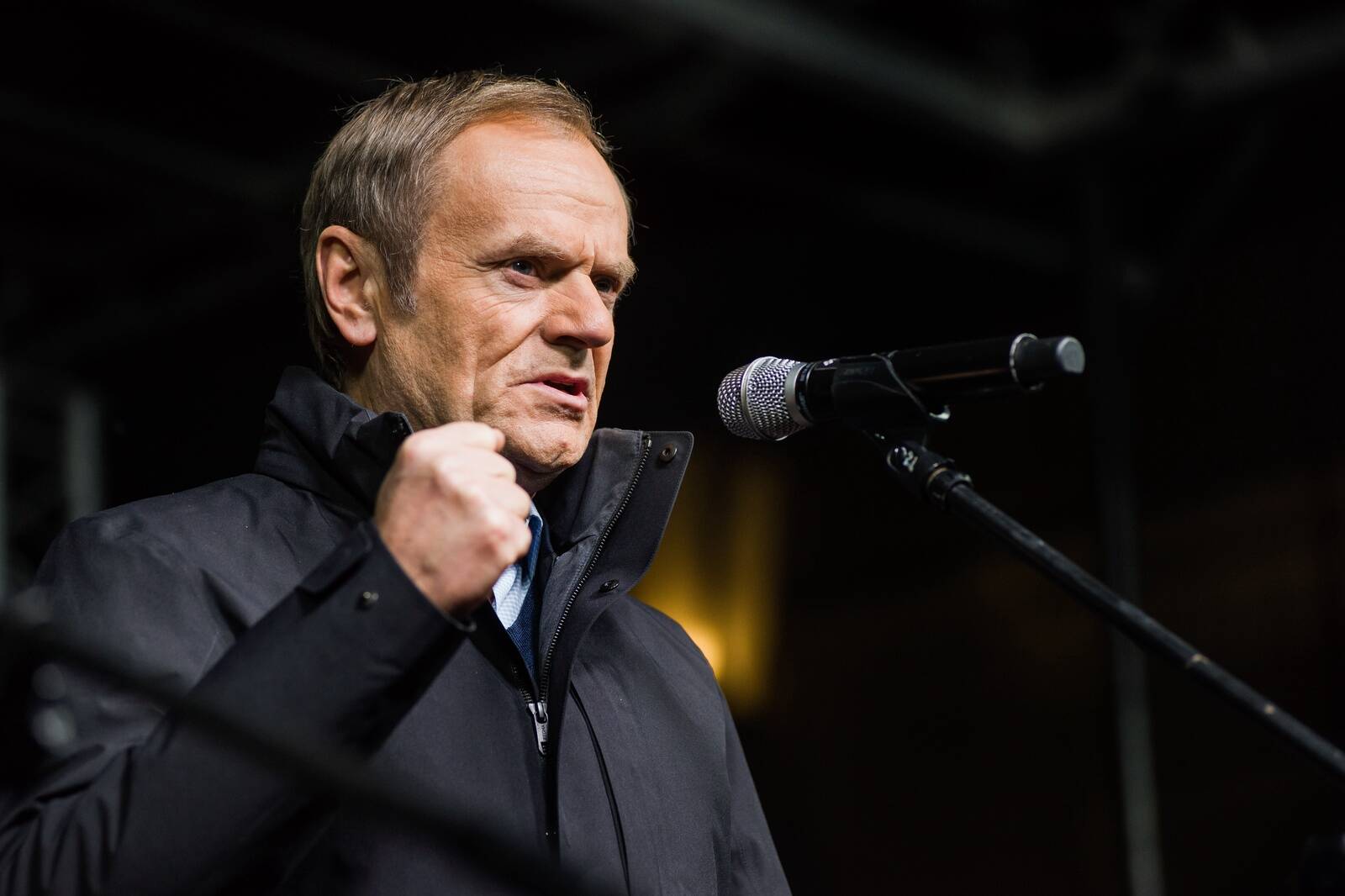 Detsembris vedas Donald Tusk demonstratsioone poliitiliste oponentide meediapoliitika vastu, nüüd on rollid vahetunud.