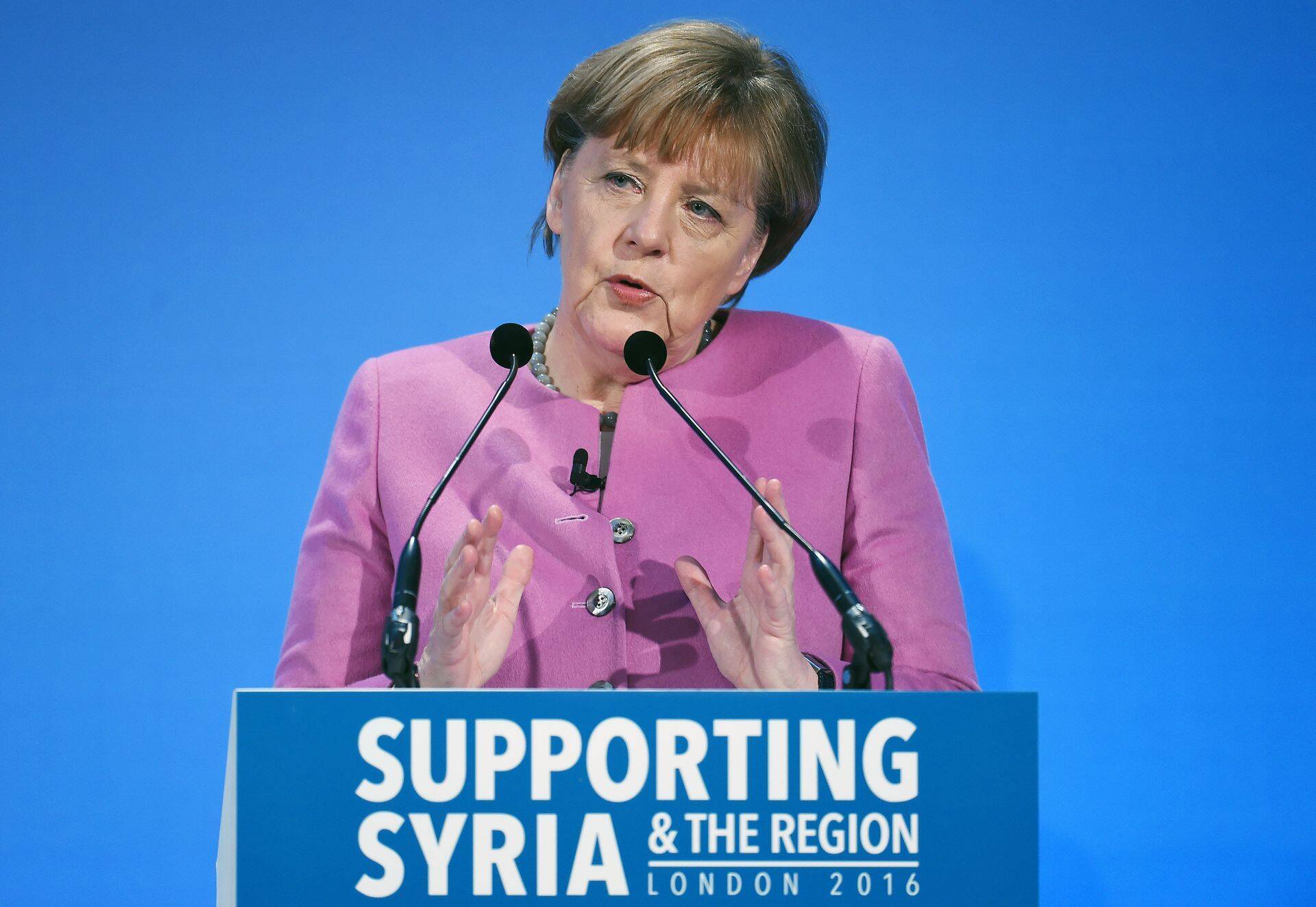 Saksamaa kantsler Angela Merkel Londonis doonorite konverentsil, kus koguti vahendeid süürlaste abistamiseks kodumaal ja pagulaslaagrites.