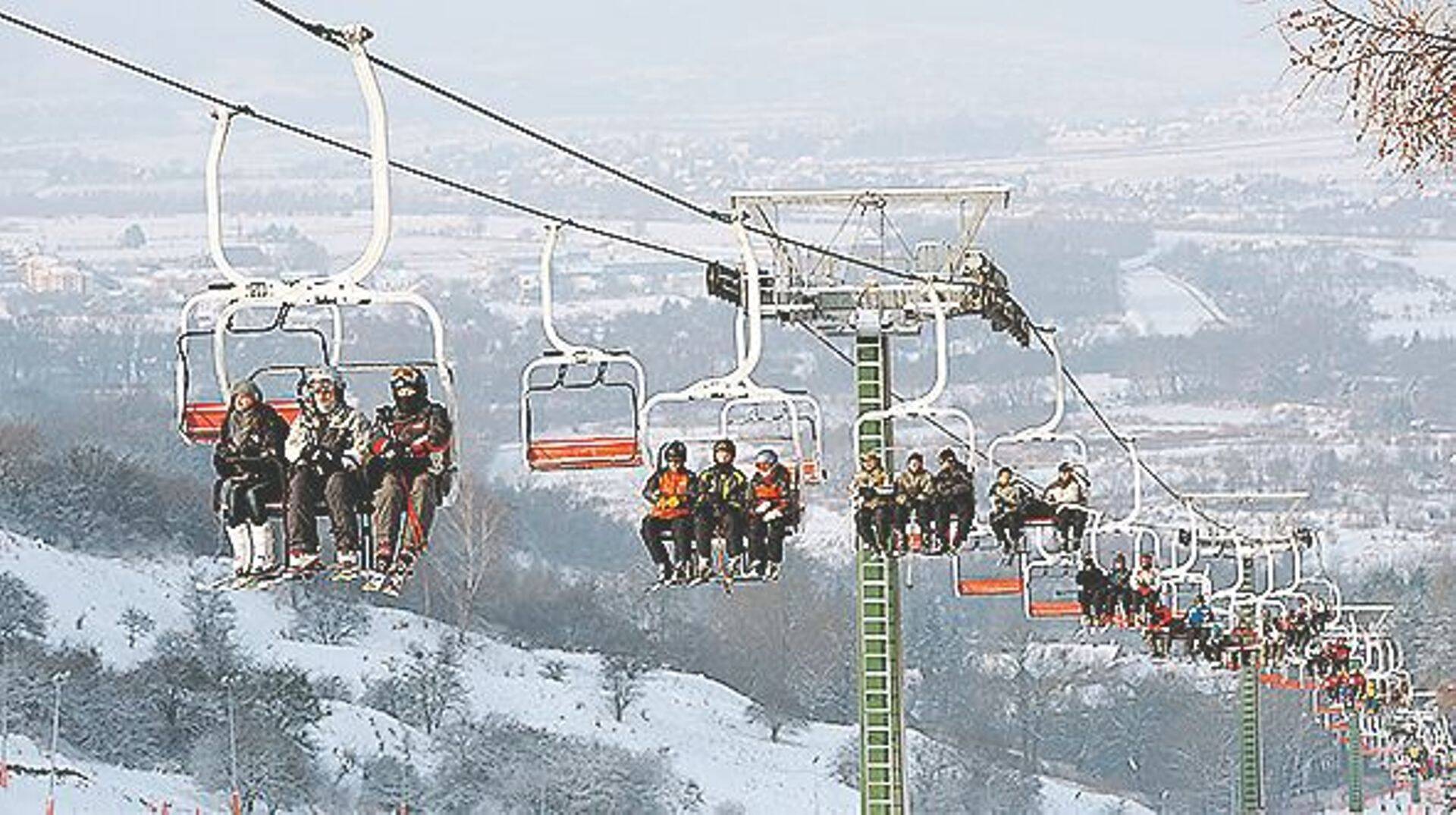 Mäesuusatamine pakub adrenaliini, füüsilist koormust ja mõnusat puhkust lumistel nõlvadel.