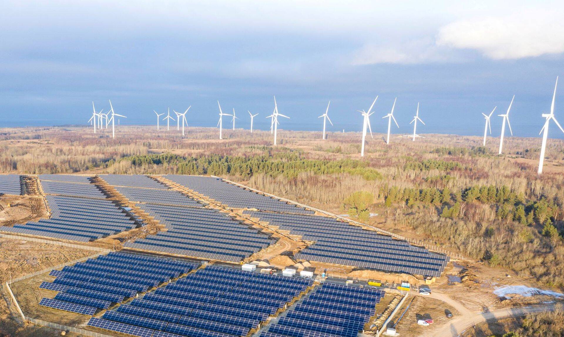 Eesti Energia tuule- ja päikesepark Paldiskis.