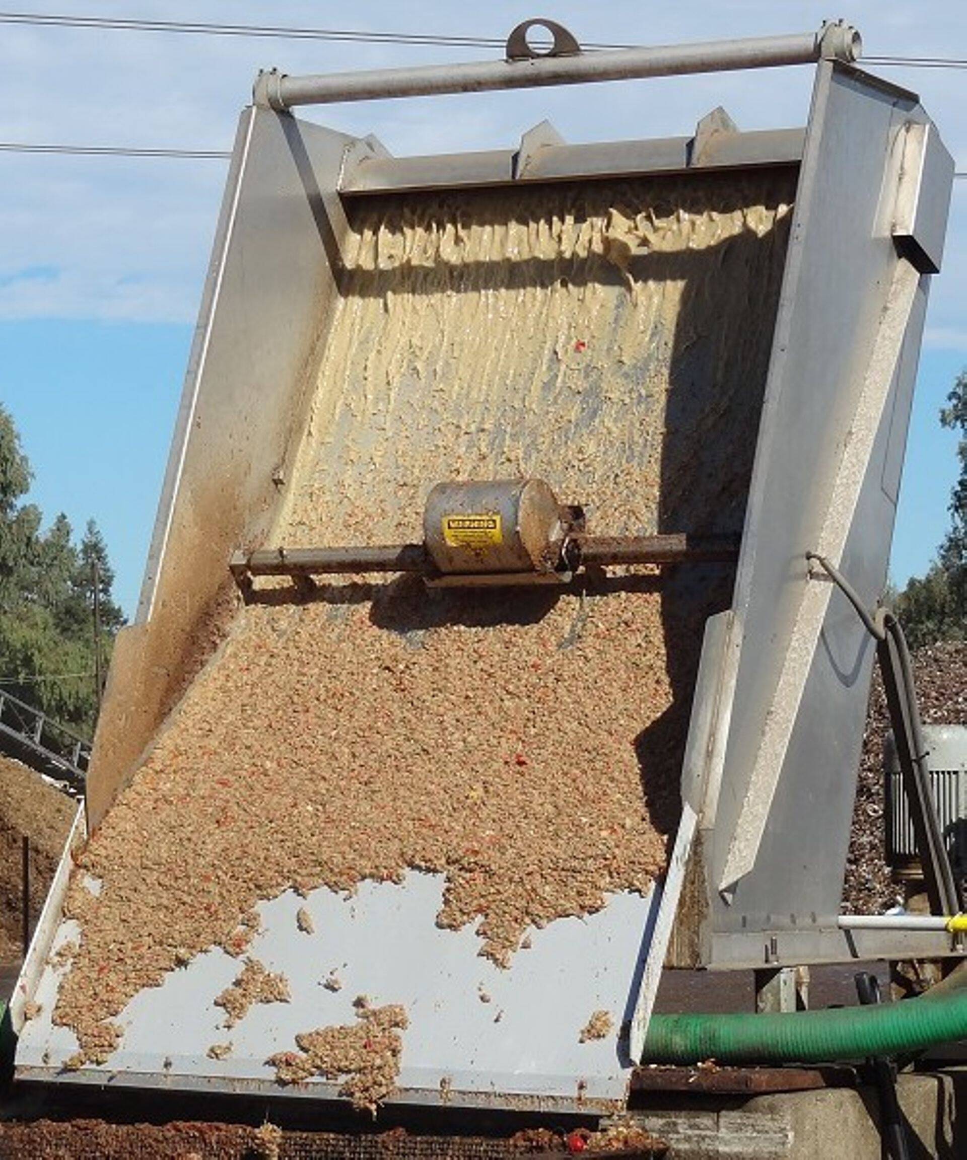 Suurema tootlikkuse ja parema kuivainesisalduse saamiseks soovitame Xtra Press separaatorit kombineerida US Farm ekraan-sõel separaatoriga.
