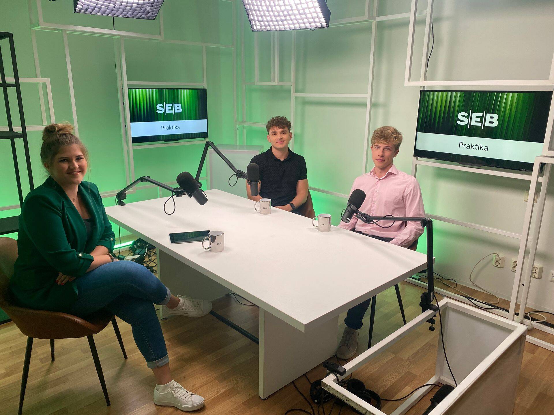 SEB Youth LAB praktikandid Alexandra Tamm, Siim Mällo ja Kert Väljak Delfi eduHUB live'i veebiseminari salvestusel