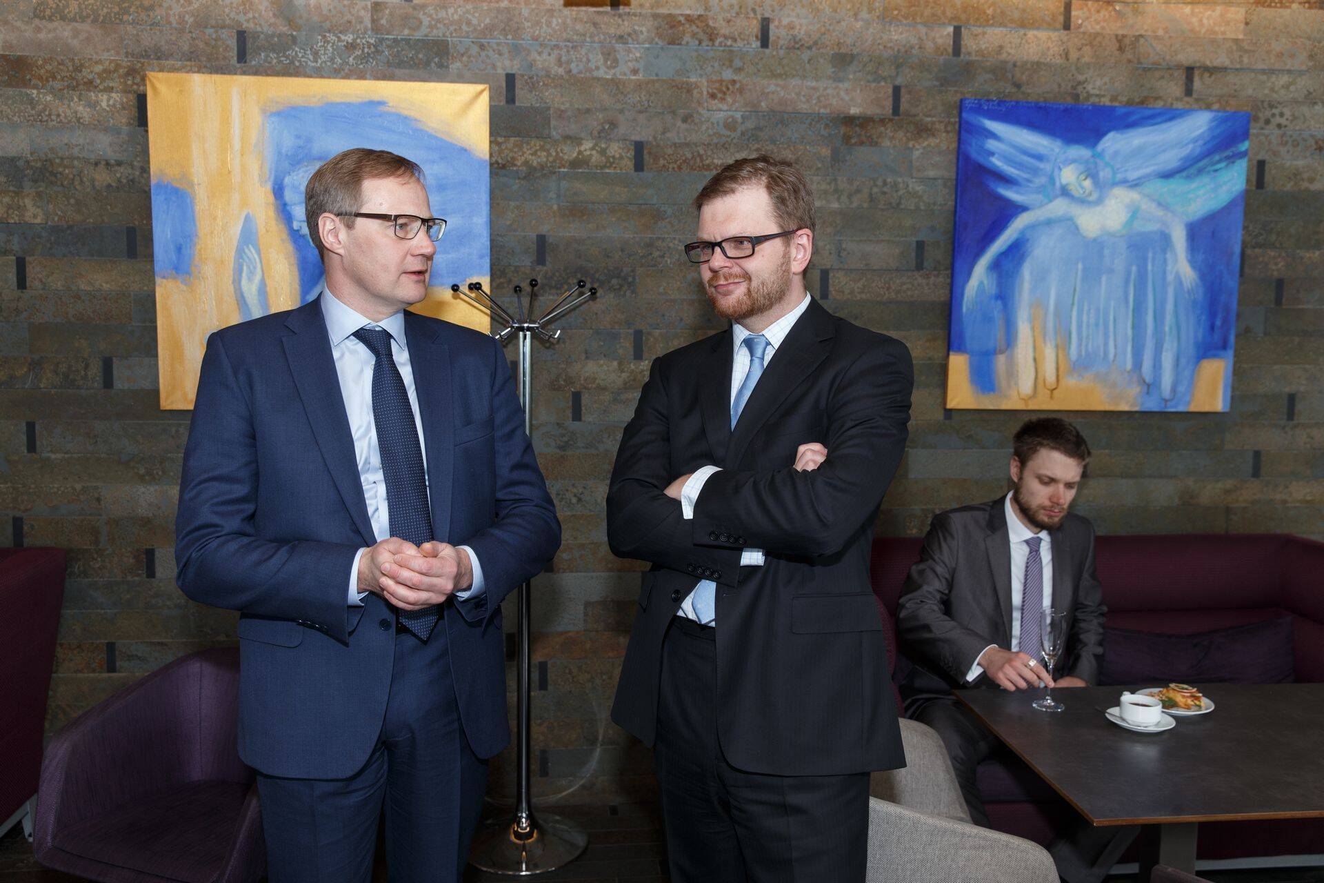 Danske Bank A/S Eesti filiaali juhataja Ivar Pae (vasakul) ja finantsinspektsiooni juht Kilvar Kessler Eduka Eesti auhinnagalal.