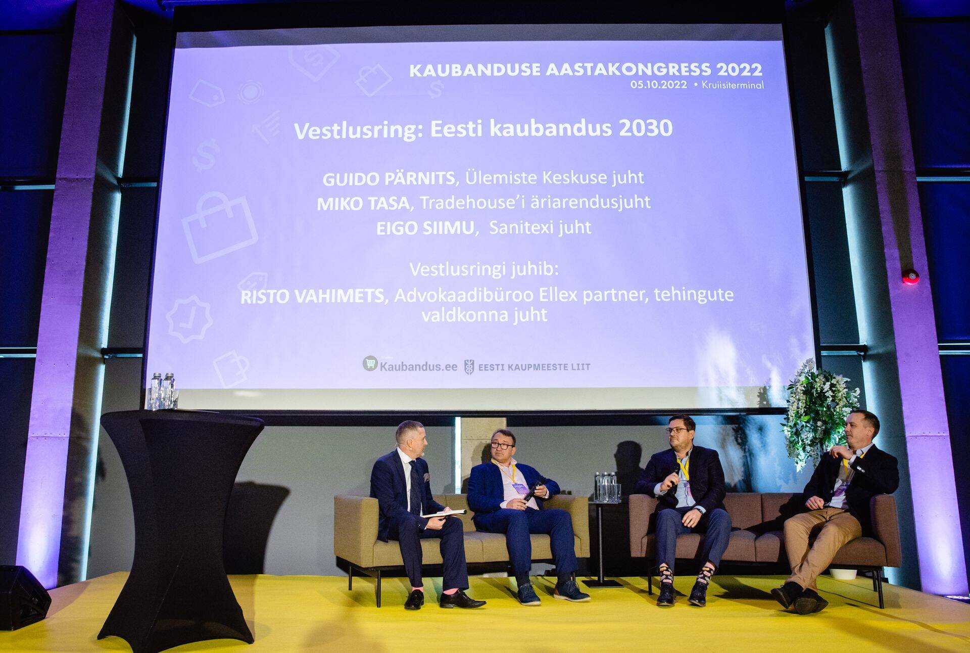 Vasakult vestlusringi moderaator Risto Vahimets, Ülemiste keskuse juht Guido Pärnits, Tradehouse'i äriarendusjuht Miko Tasa ja Sanitexi juht Eigo Siimu