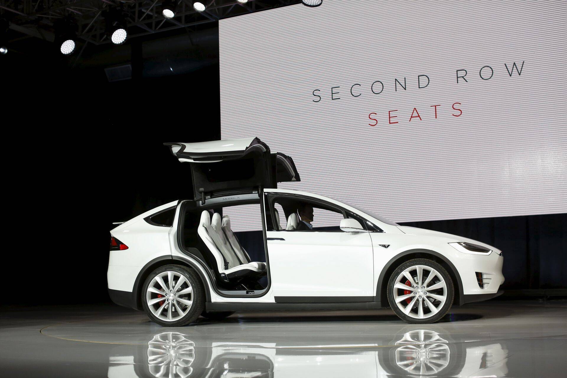 Tesla Model Xi linnamaasturi esitlus Californias.