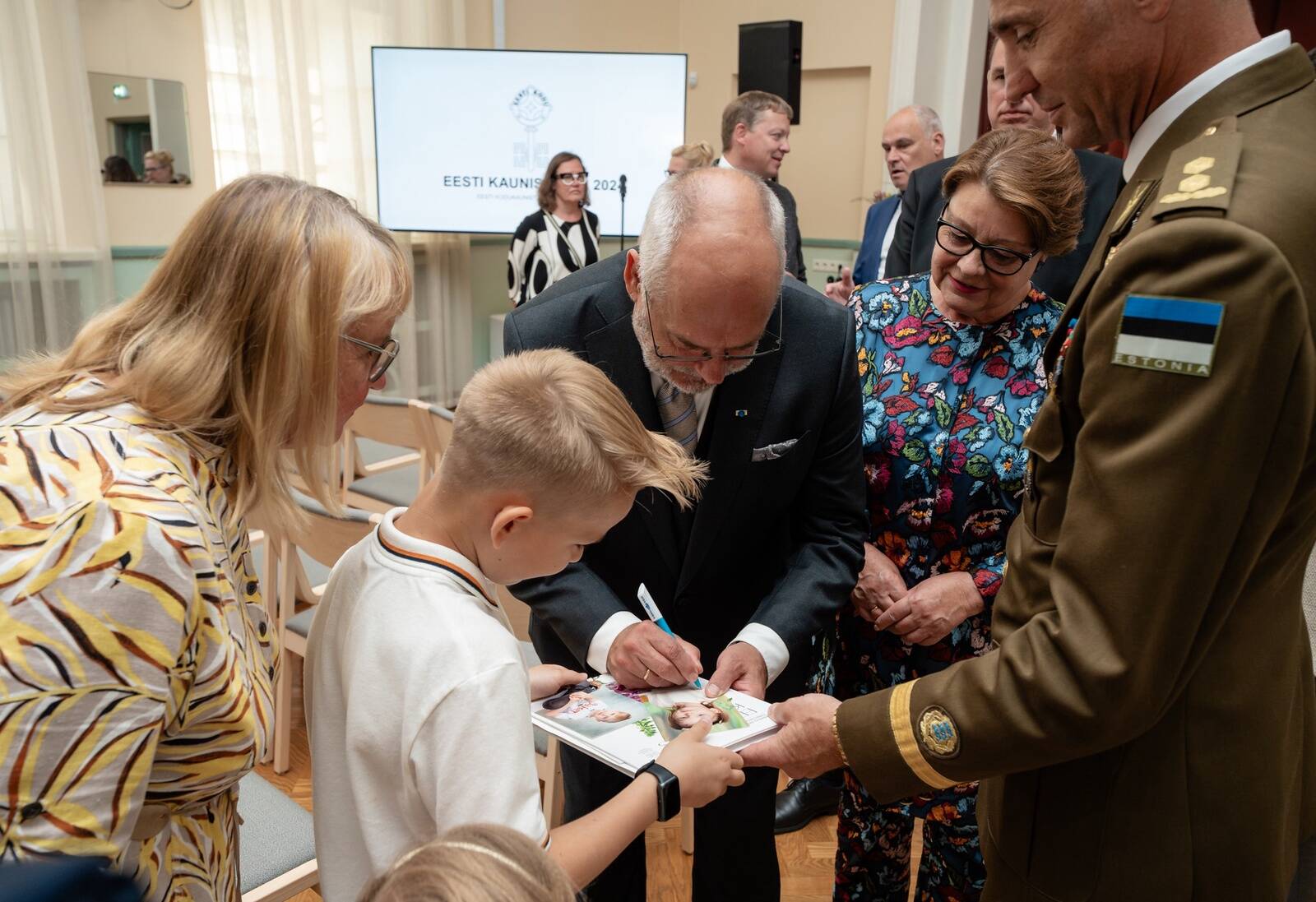 President Alar Karis Tartus toimunud kaunimat kodude tunnustamisel.