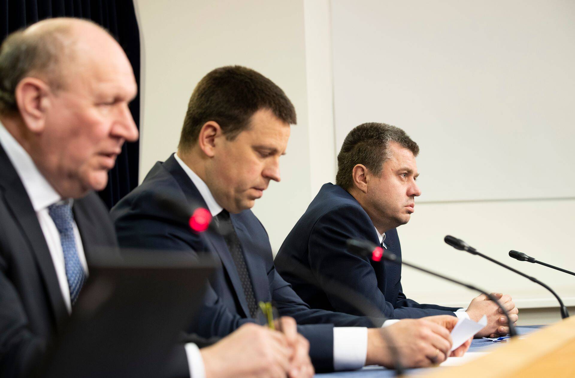 Uuel valitsusel tuleb leida tee struktuurses tasakaalus eelarve ja miljardini ulatuvate lisasoovide kokkusobitamiseks.