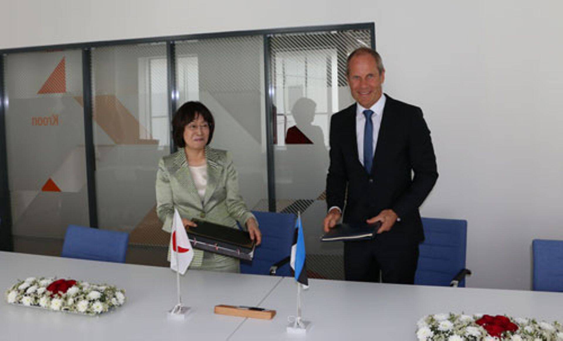 Jaapani suursaadik Eestis Yoko Yanagisawa ja rahandusminister Toomas Tõniste
