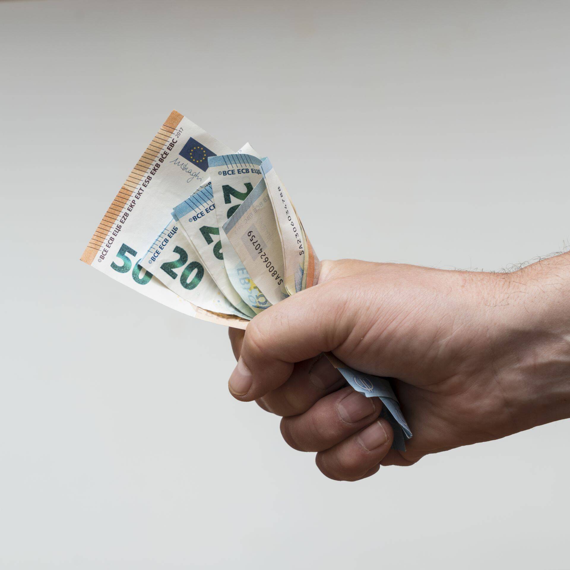 Vismaz pagaidām no aplēsēm redzams tas, ka visam problēmu kokteilim tomēr nevajadzētu nozīmēt Rietumu pasaules lielkompāniju peļņas recesiju.