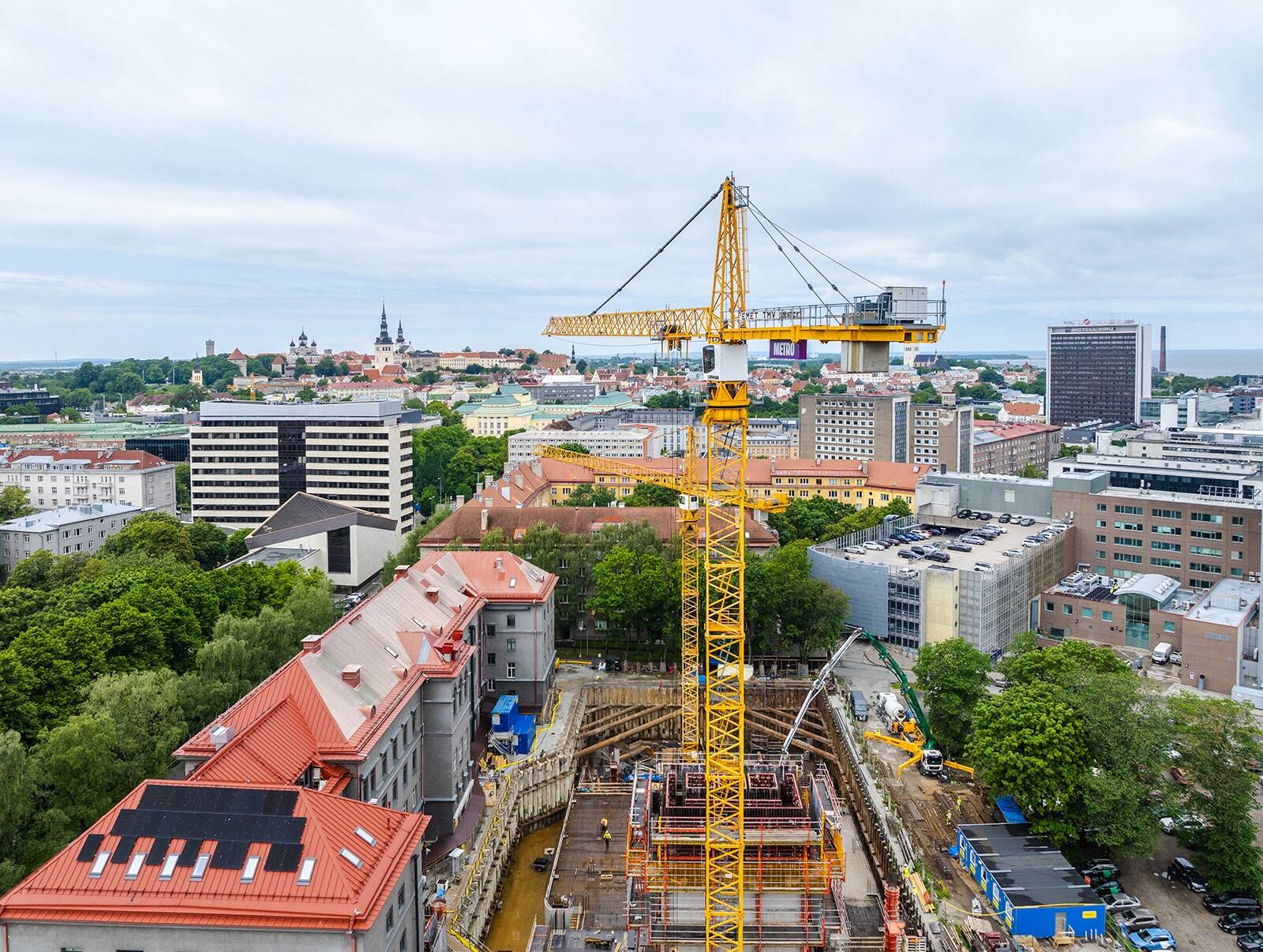 Siia võrsub linnak. Pealinna esindusliku piirkonna miljöö paneb arendajale, arhitektile ja ehitajale eriti suure vastutuse.