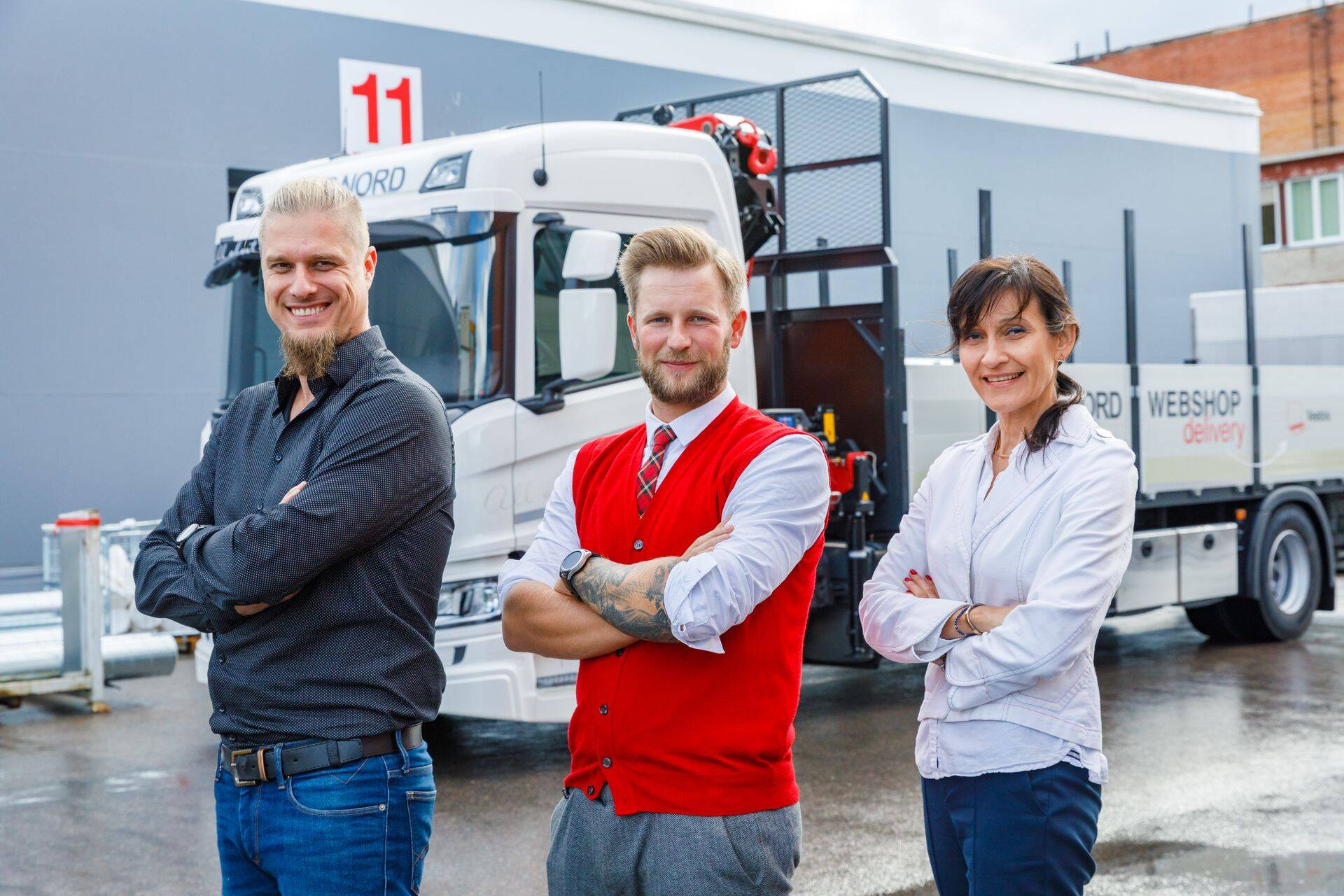 Müügiosakonna juhataja Einari Karm (vasakul), tootearendusjuht Timo Olesk ja personalijuht Maia Randver-Anupõld leiavad, et ETS NORD on väga mõnusa atmosfääriga, paindlik ja arenguvõimalusi pakkuv töökoht.