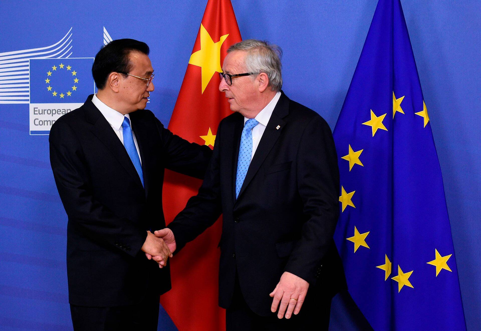 Euroopa Komisjoni president Jean-Claude Juncker (paremal) ja Hiina peaminister Li Keqiang teisipäeval tippkohtumisel.