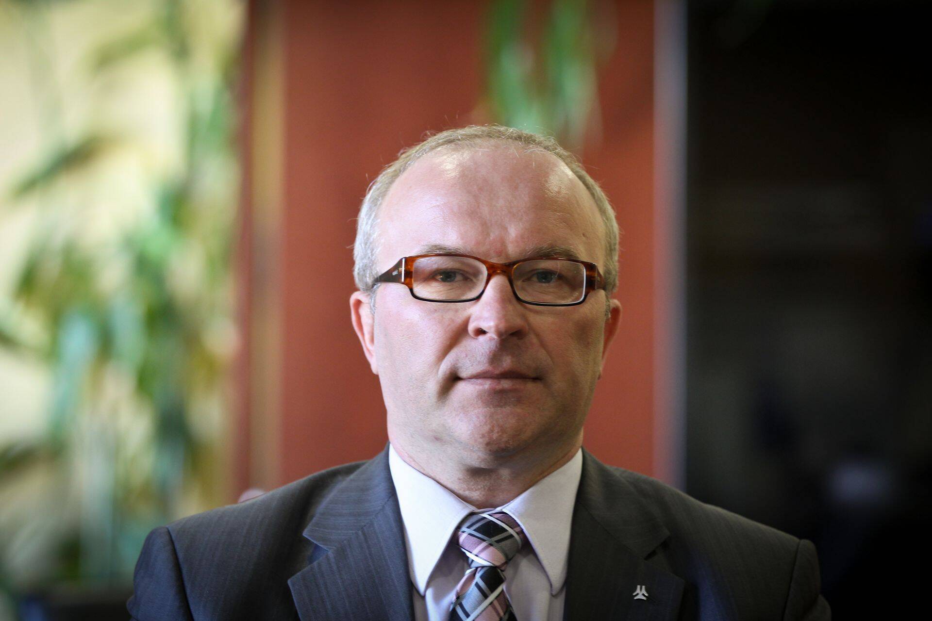 Maanteeameti skandaalne eksjuht hakkab idandeid müüma